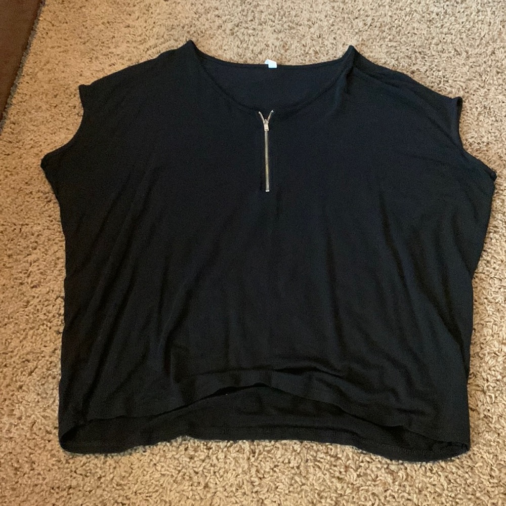 Soft and stretchy black top with zipper detail